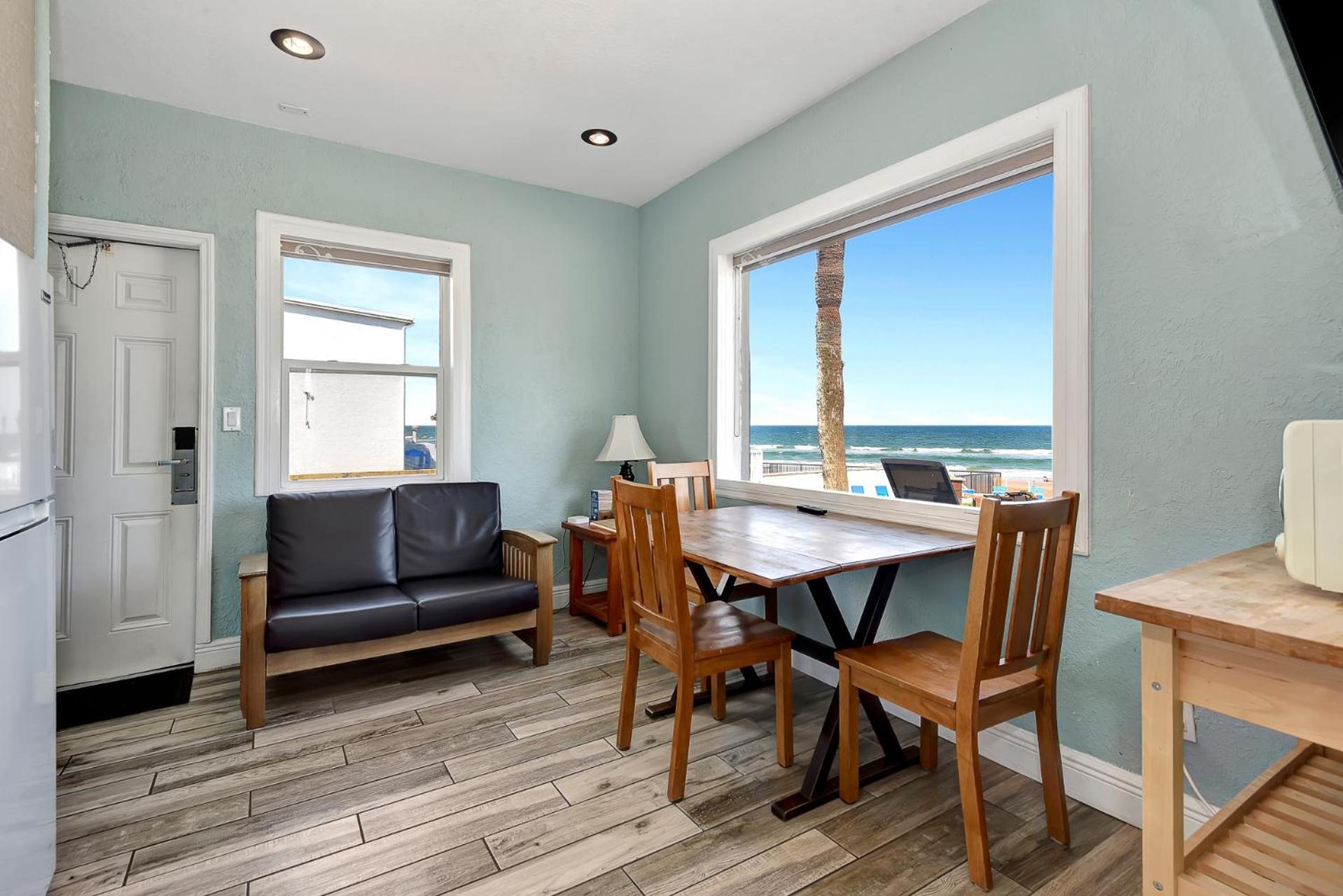 Shoreline Suites & Cabana Cottages - Beachfront Daytona Beach Buitenkant foto